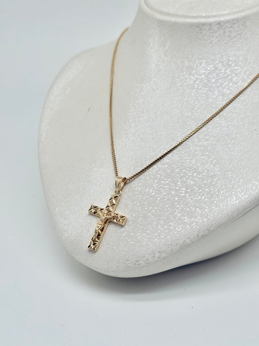 18k/750 yellow gold necklace with diamond-cut cross pendant