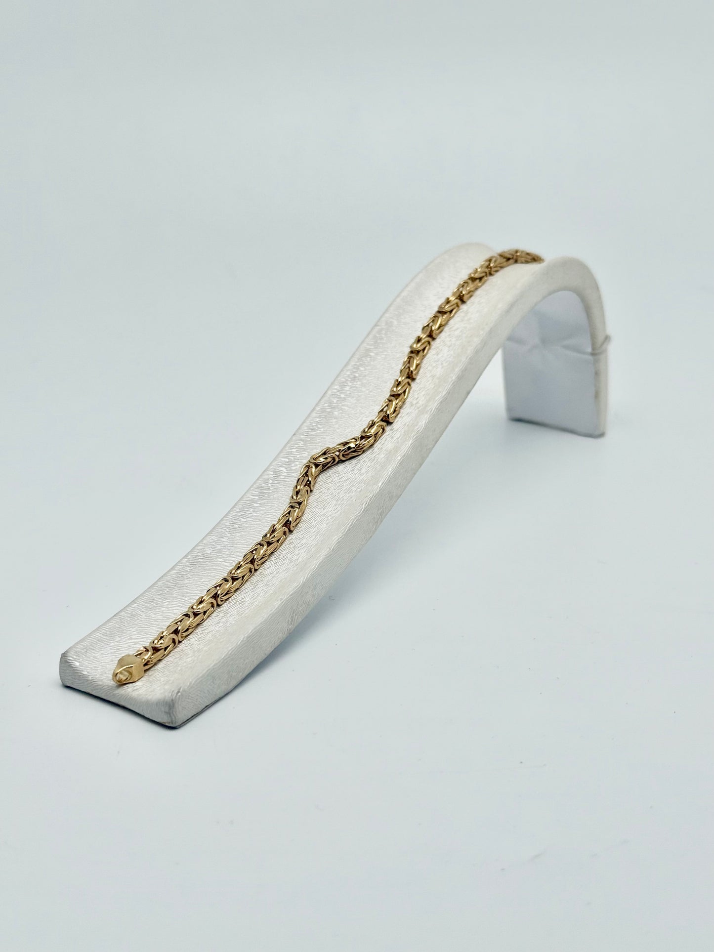 Koningsschakelarmband