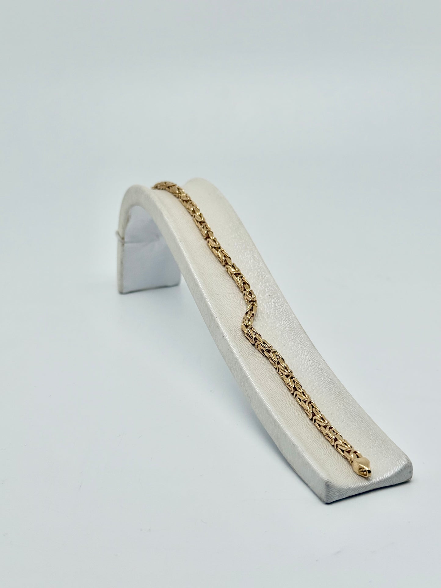 Koningsschakelarmband