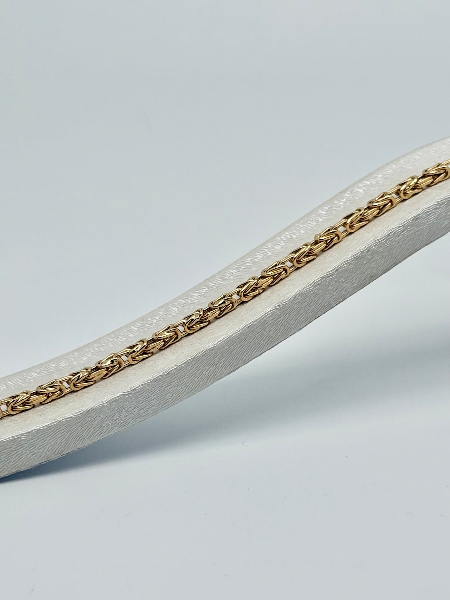 Koningsschakelarmband