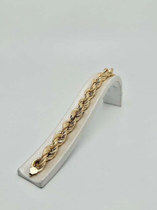 Dikke gedraaide armband in geelgoud