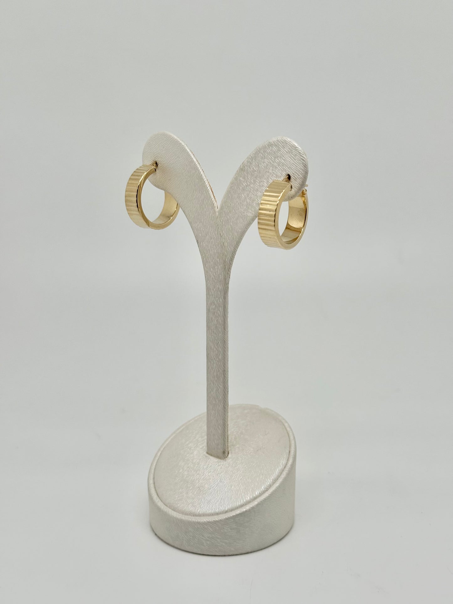 Yellow gold hoop earrings, 18k/750, 2.72 g