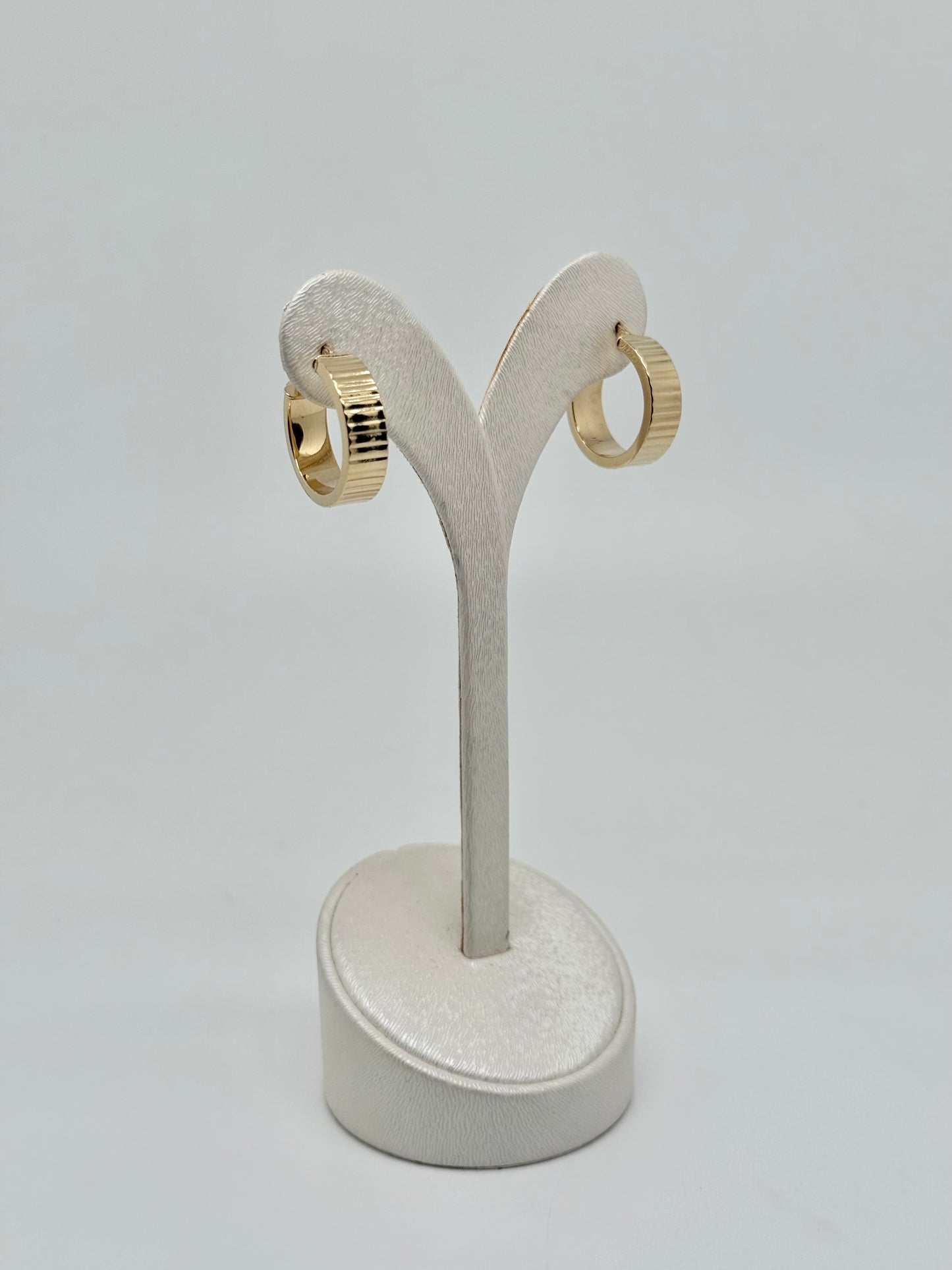 Yellow gold hoop earrings, 18k/750, 2.72 g