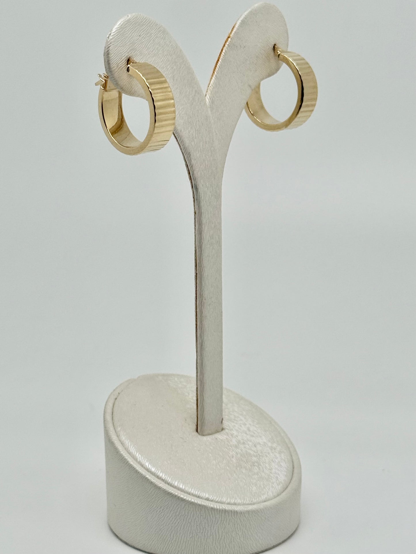 Yellow gold hoop earrings, 18k/750, 2.72 g