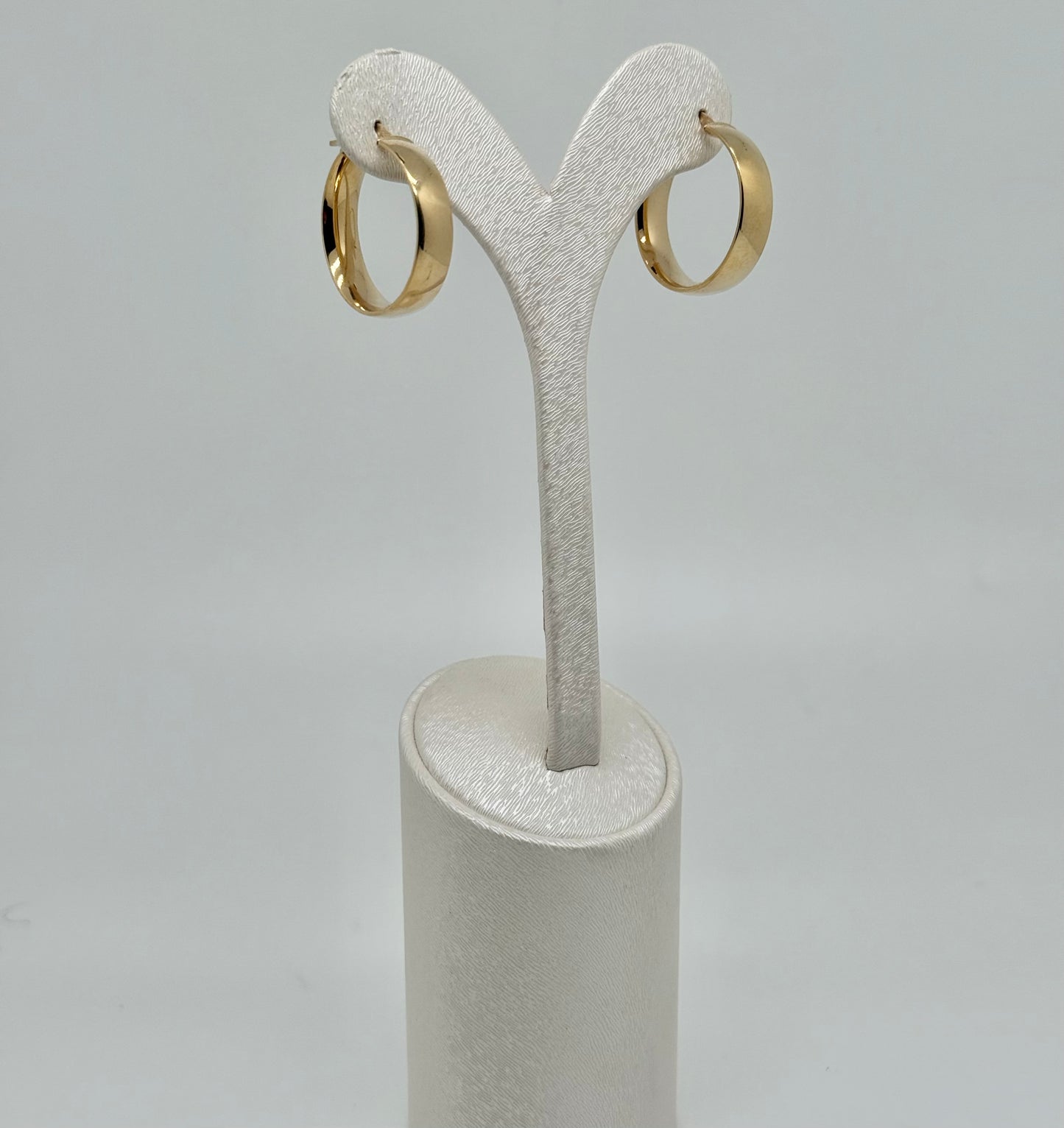 Yellow gold hoop earrings, 18k/750, 3.32g