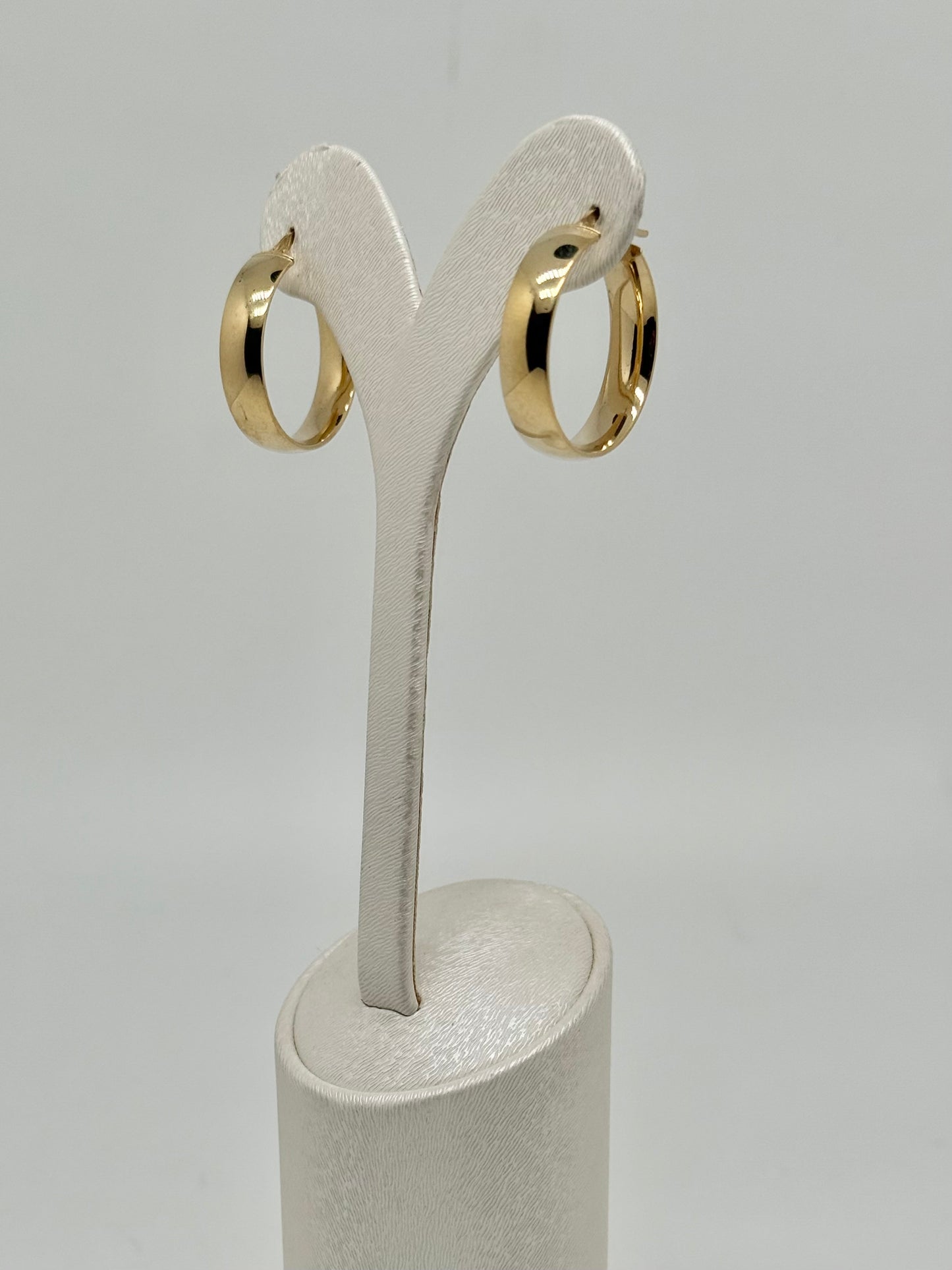 Yellow gold hoop earrings, 18k/750, 3.32g
