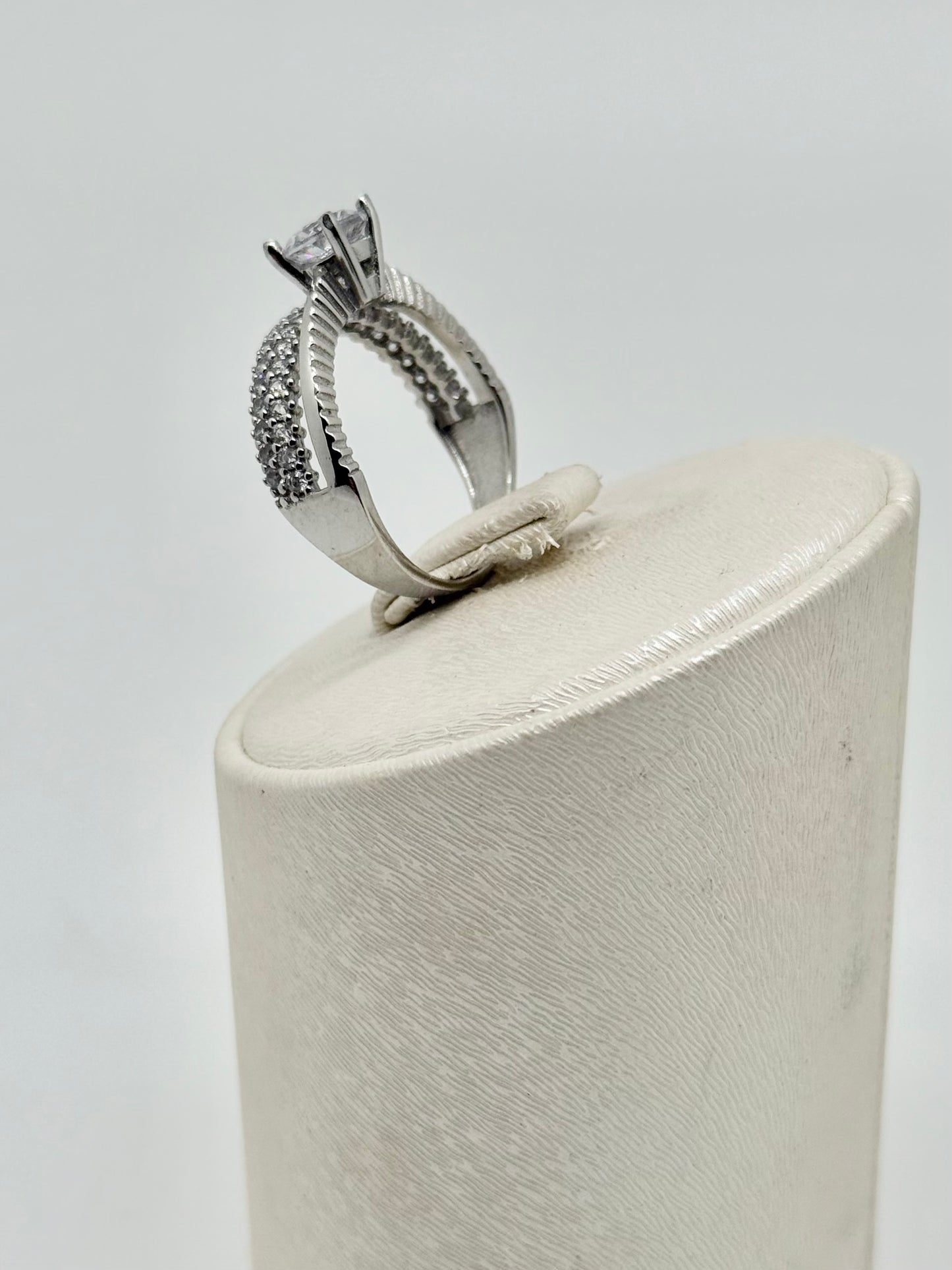 925 sterling silver ring, set with cubic zirconia, rhodium-plated silver, 3.80g