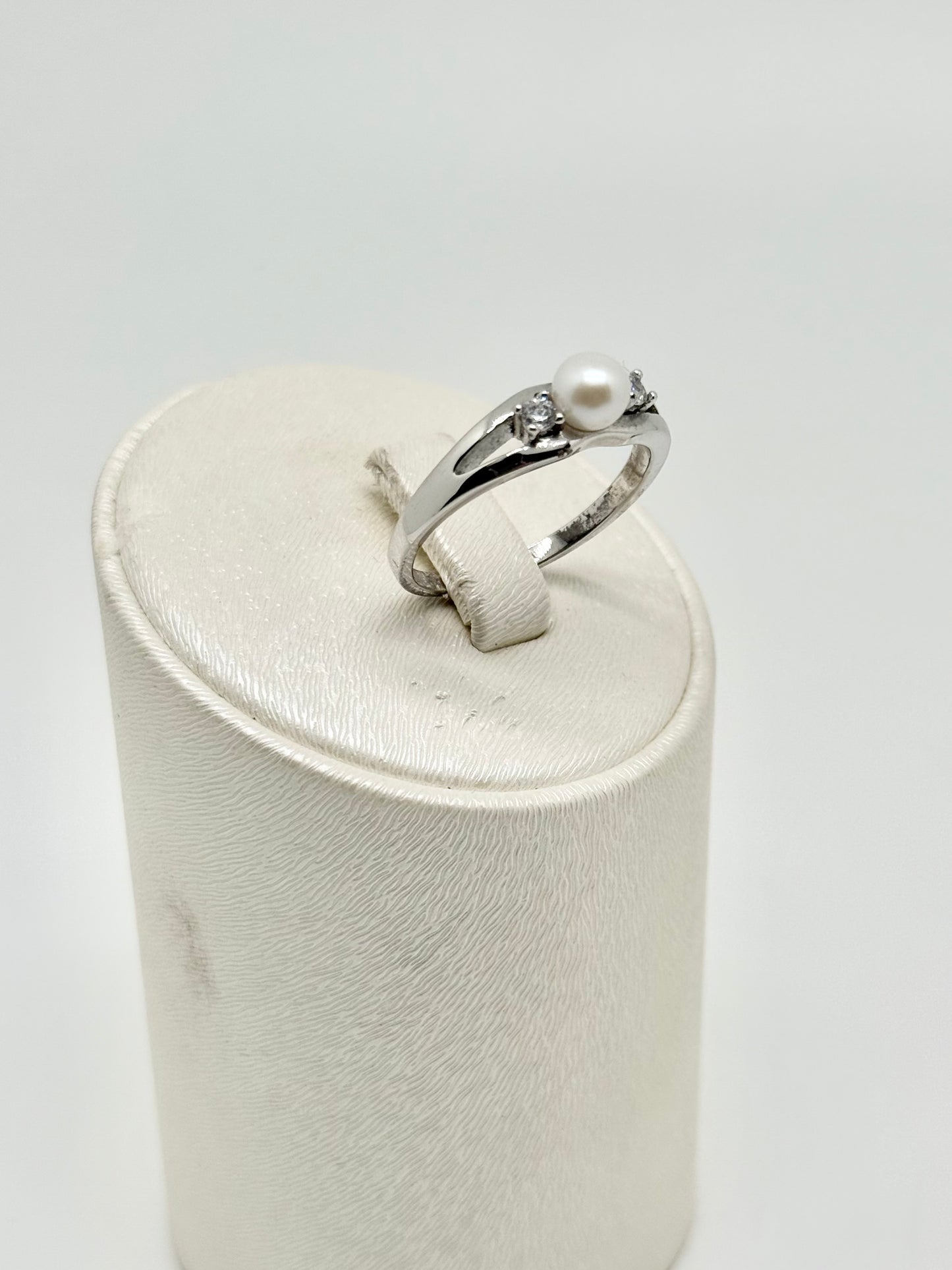 Ring van 925 sterlingzilver, bezet met zirkonia, gerhodineerd zilver, 3,33 g