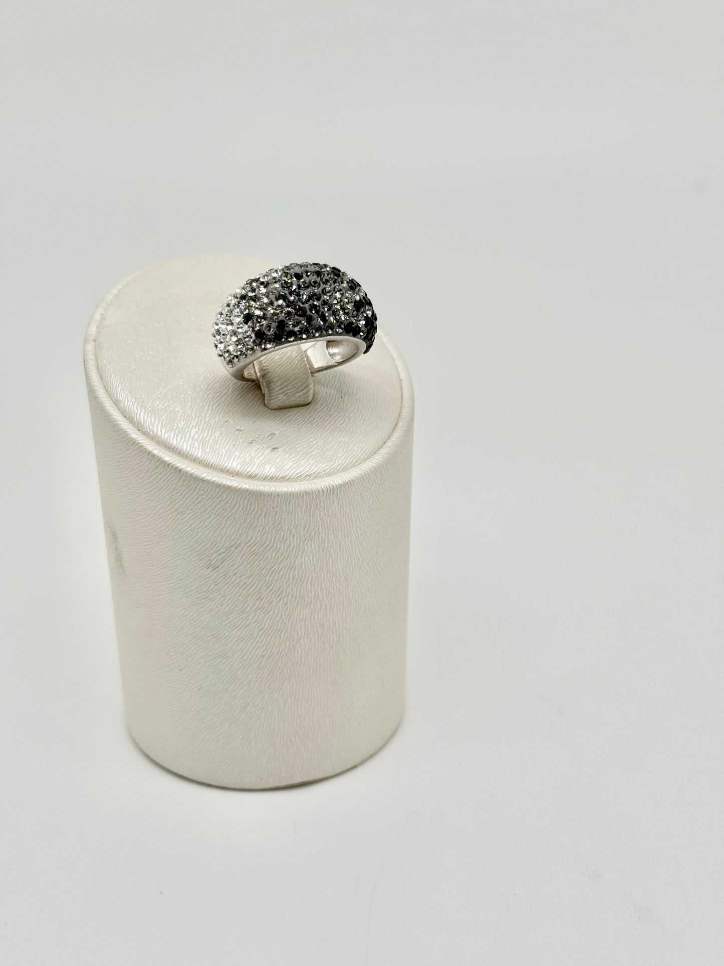 Ring van 925 sterlingzilver, bezet met zirkonia, gerhodineerd zilver, 4,82 g