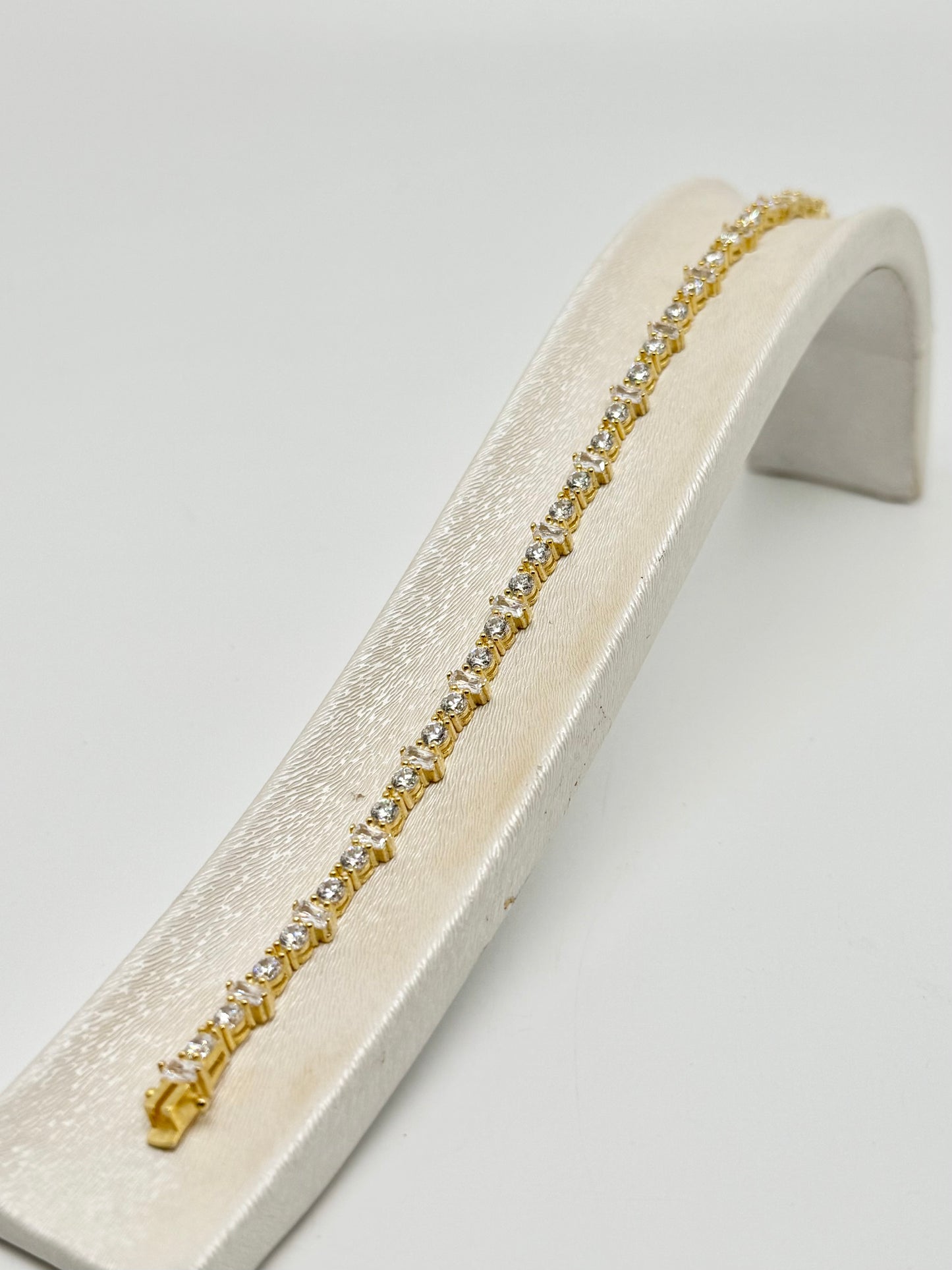 Tennis bracelet in 925 sterling silver plated with 18-karat gold - round and baguette-cut brilliant zircon - 8.94 g