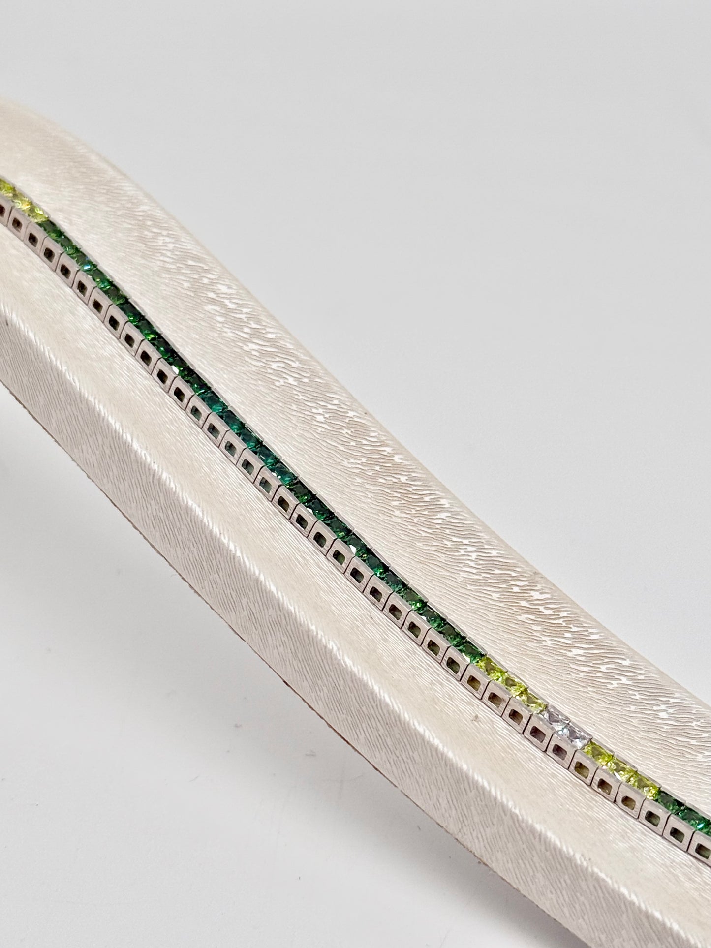 Tennisarmband van 925 sterling zilver, gerhodineerd, versierd met gekleurde zirkonen, 9,65 g