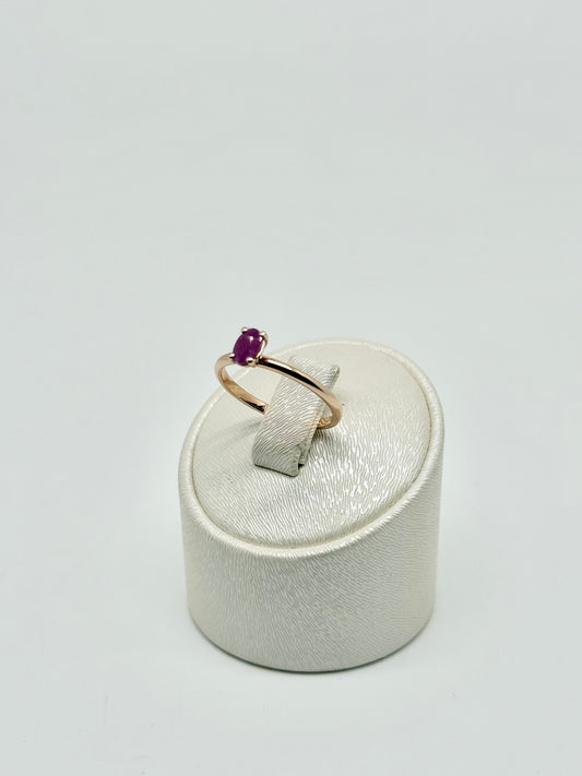 Roségouden solitaire ring bezet met een natuurlijke robijn van 0,20 karaat