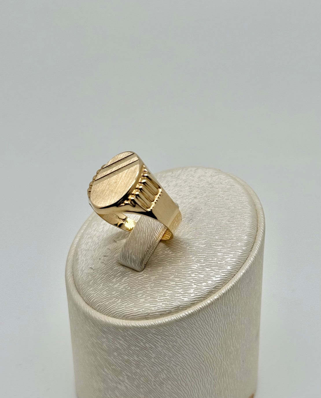 Men's yellow gold ring
