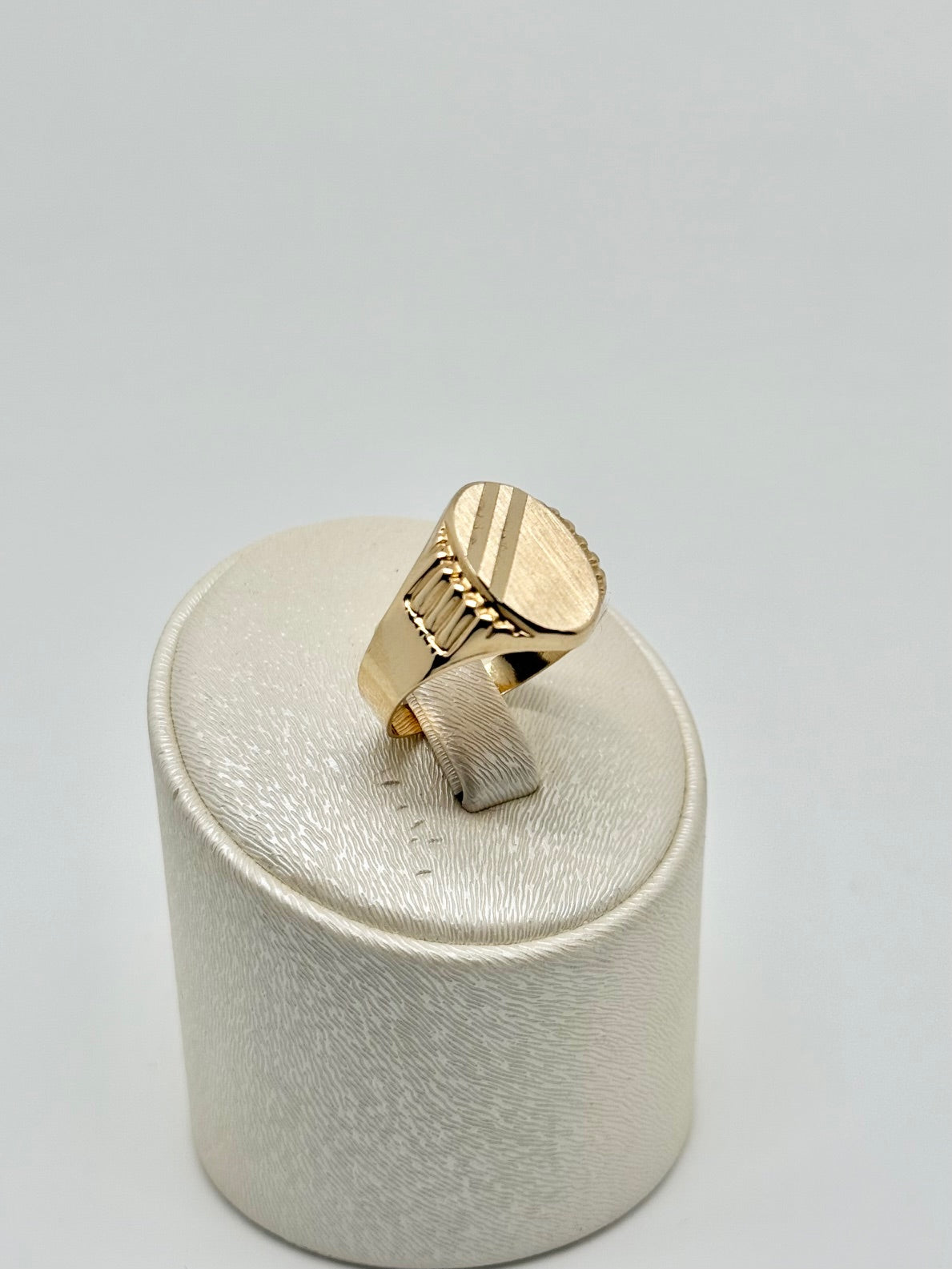 Men's yellow gold ring