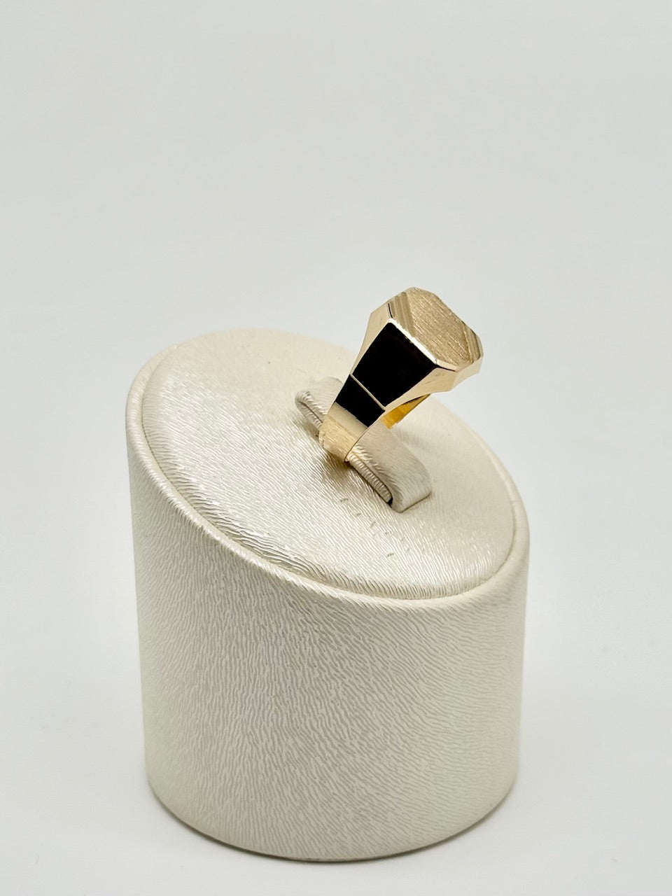 Men's yellow gold ring