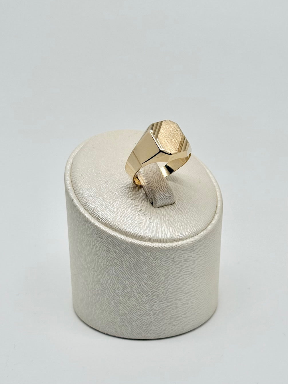 Men's yellow gold ring