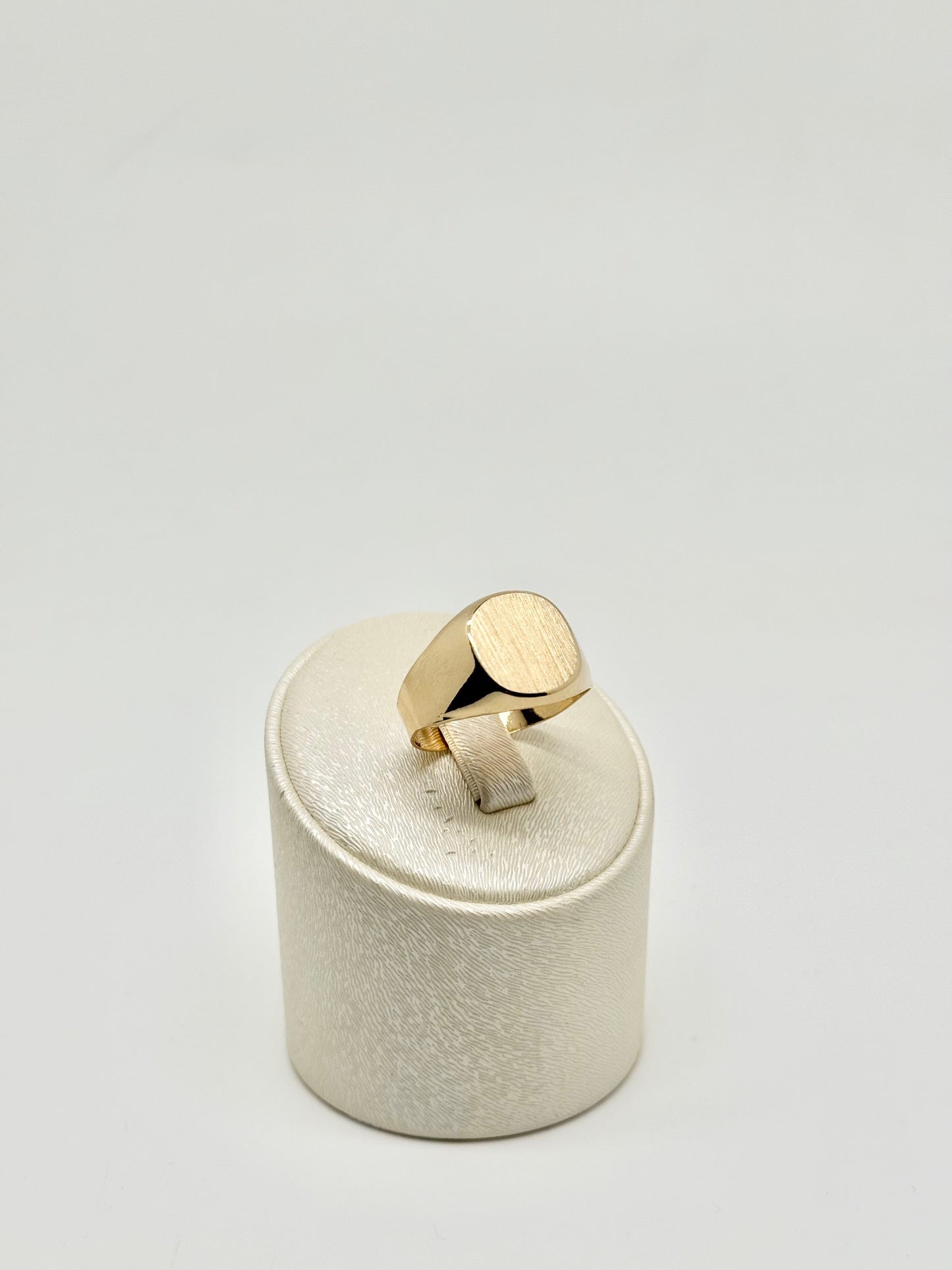 Men's yellow gold ring