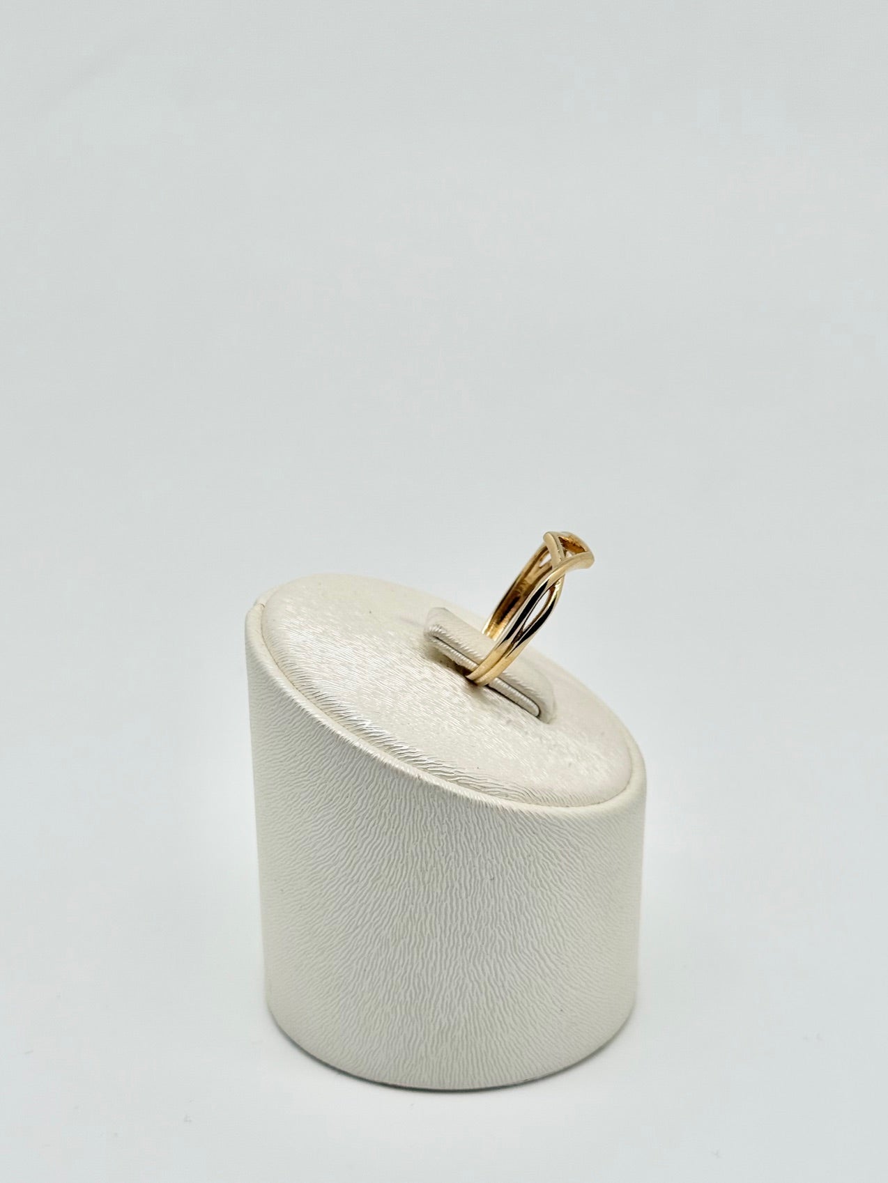 Yellow gold ring
