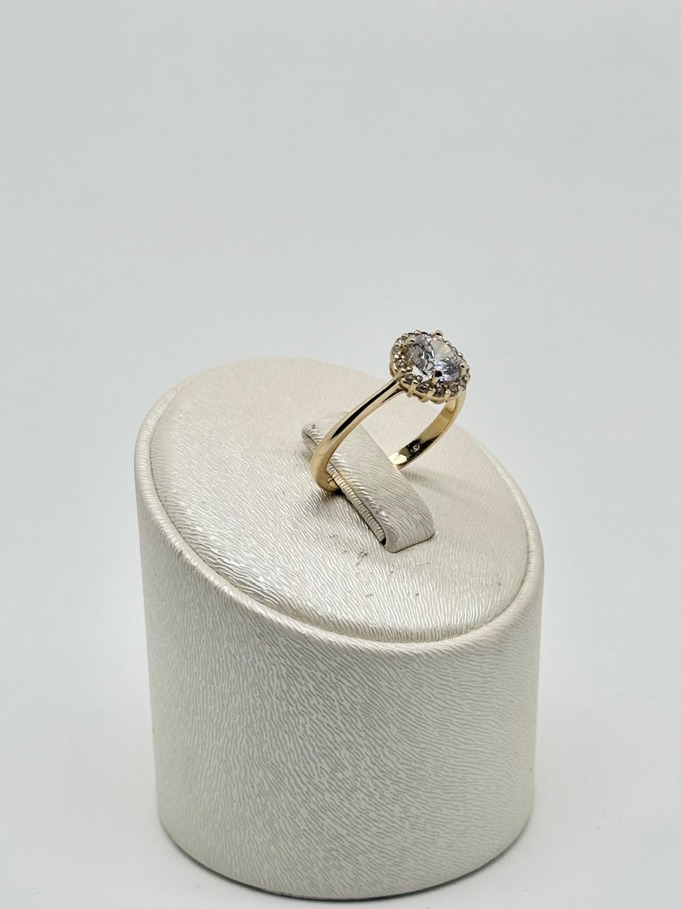 Ring van 18k/750 geelgoud bezet met zirkonen, 2,91 g