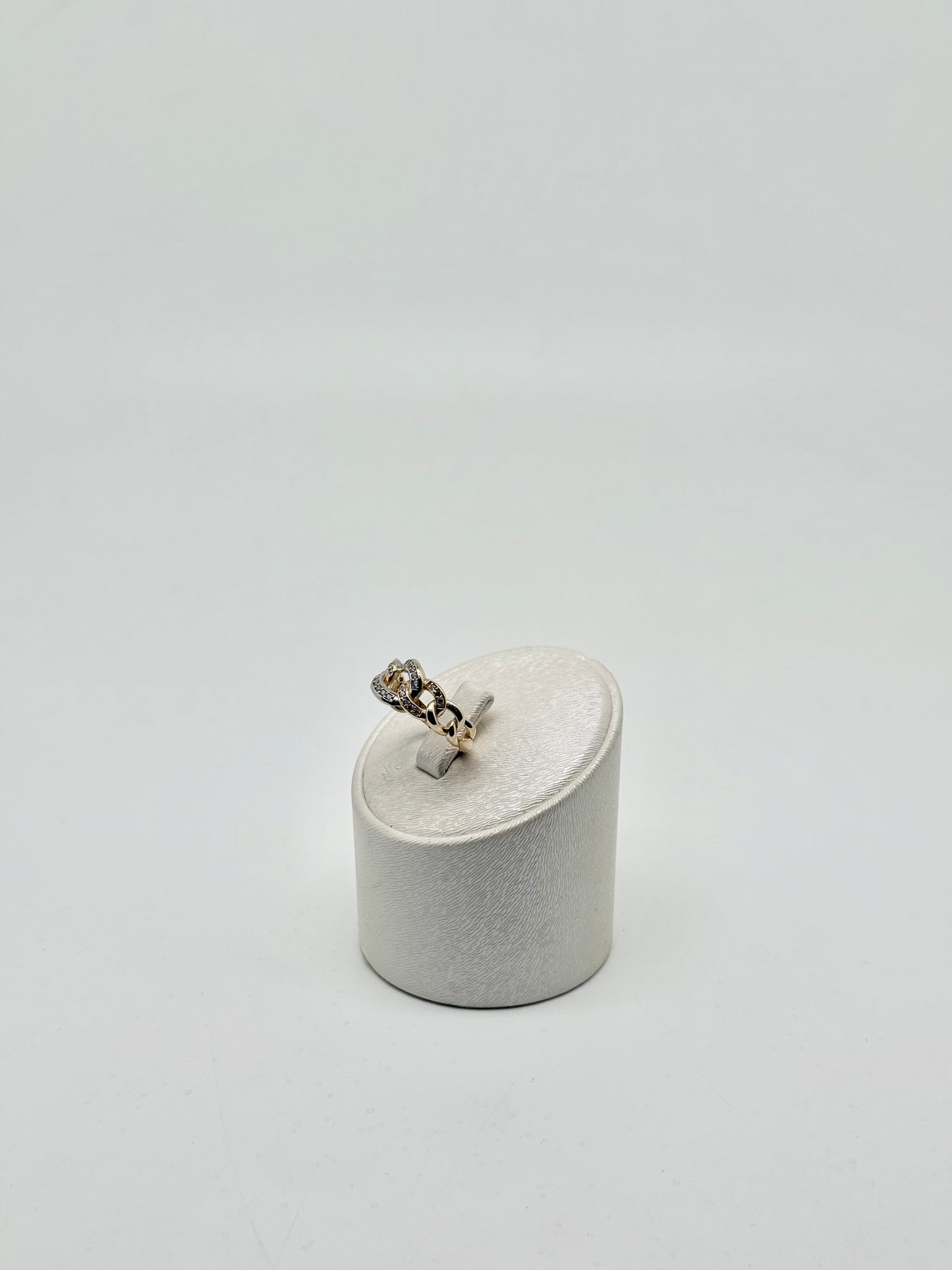 Yellow and white gold ring set with zircons 