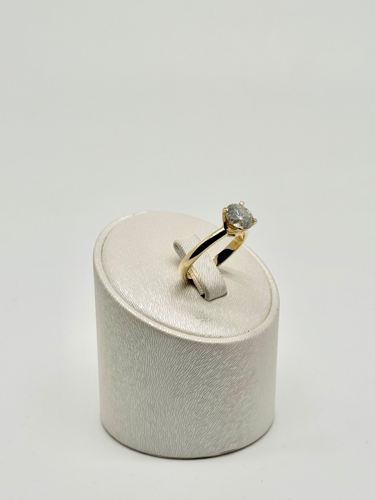 Bague de fiancailles rond brilliant