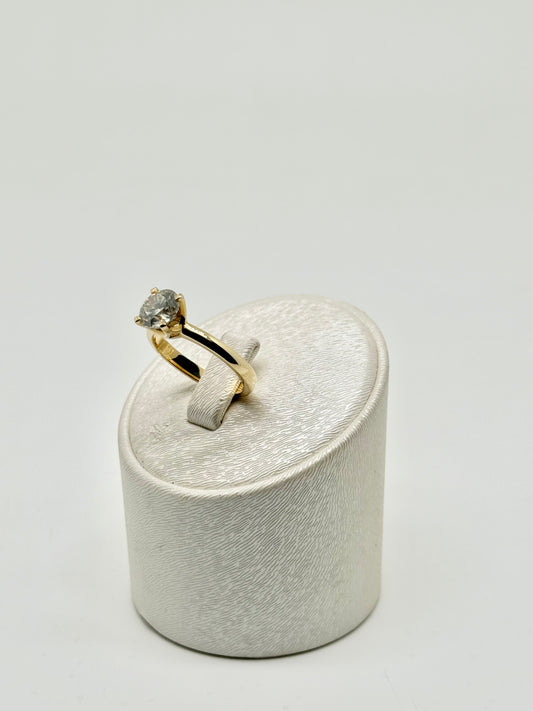 Round Brilliant Engagement Ring 