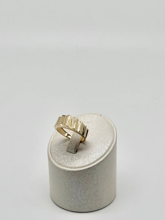 Yellow gold ring 4.01g