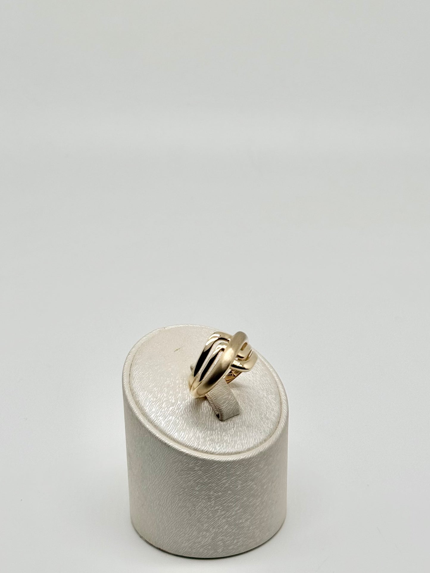 Yellow gold ring 3.58g