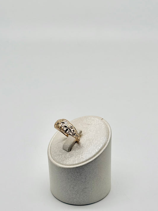 Yellow gold 'flower' ring - diamond cut - 1.74g