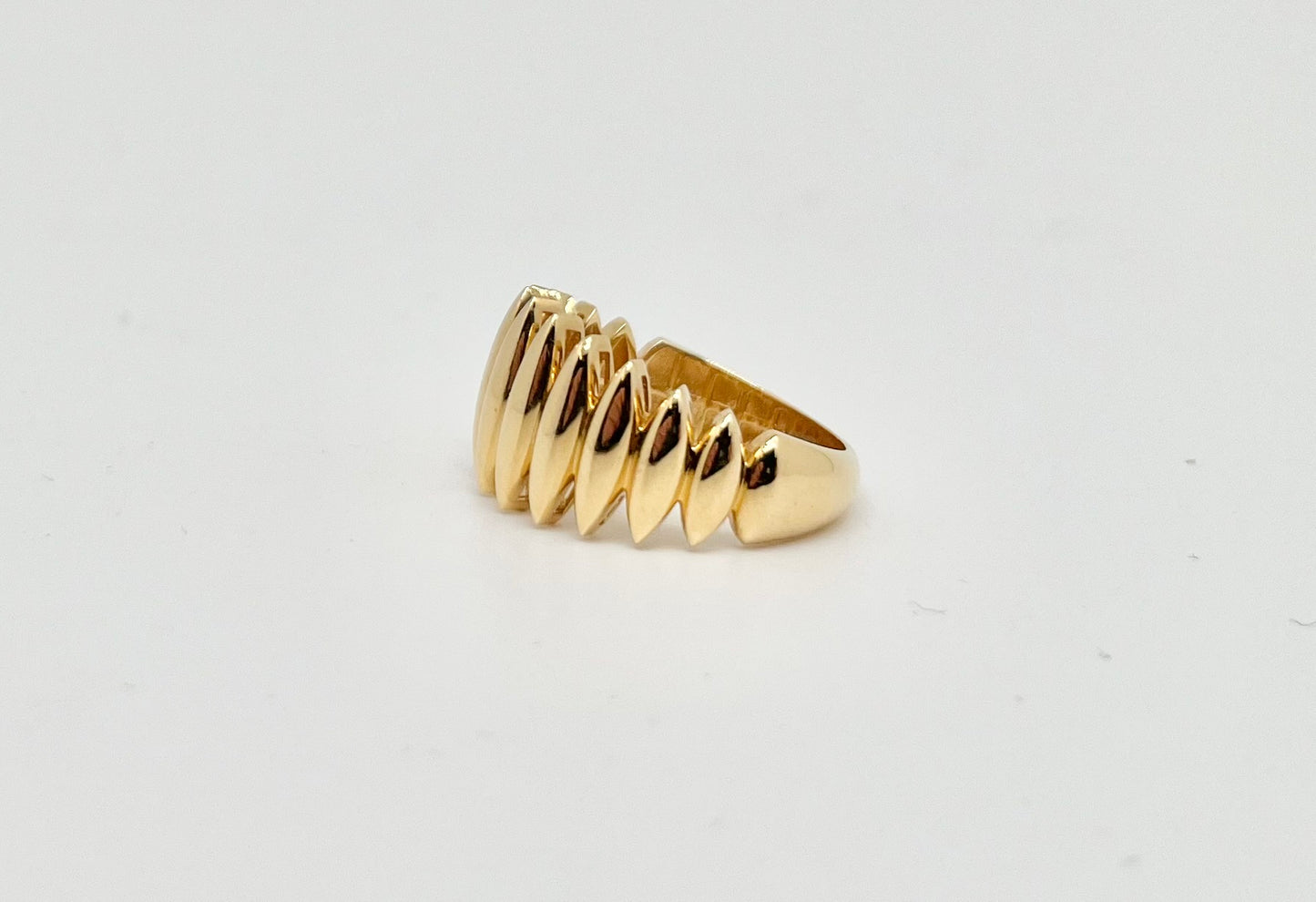 Yellow gold ring