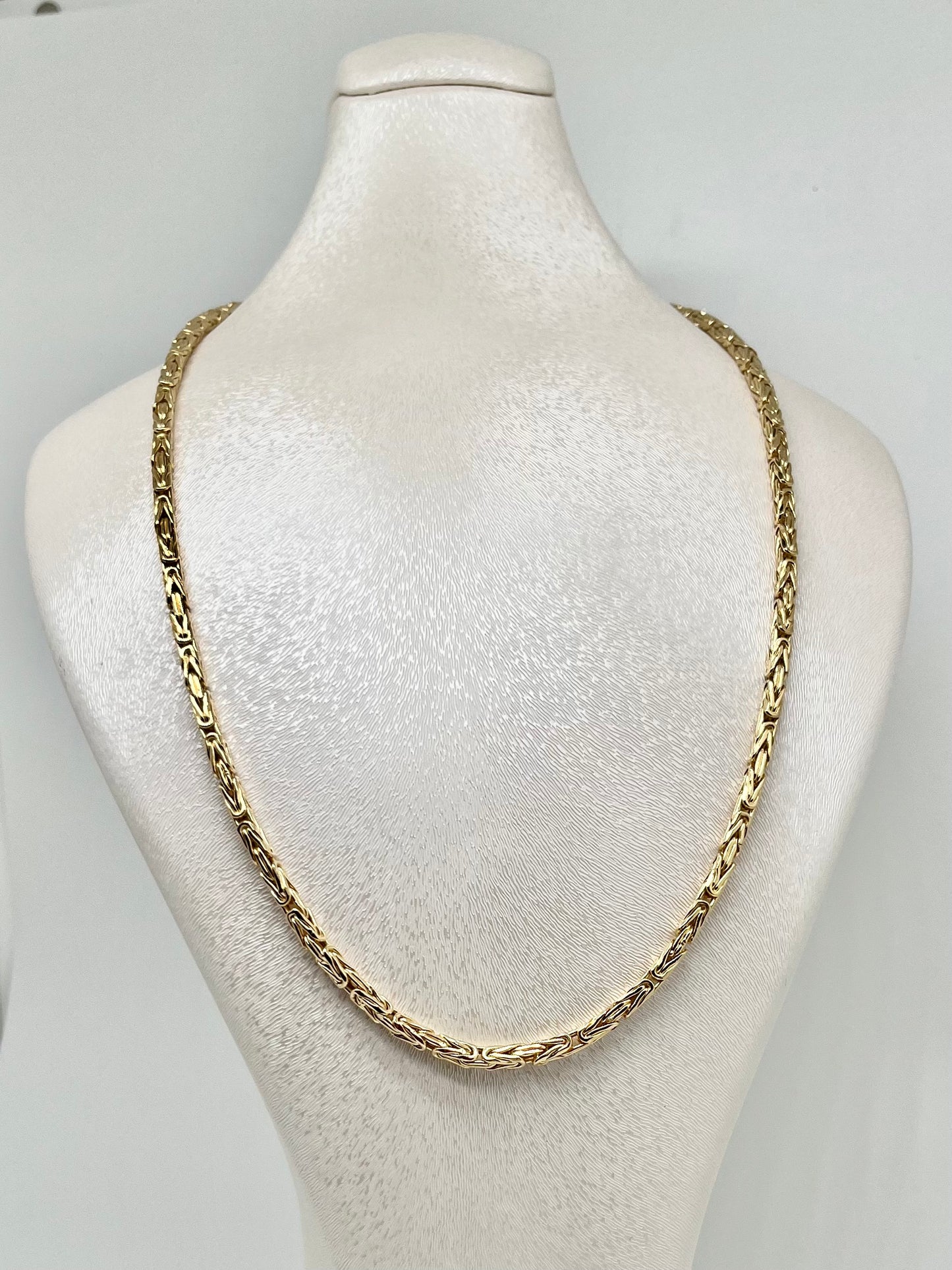 Yellow gold chain