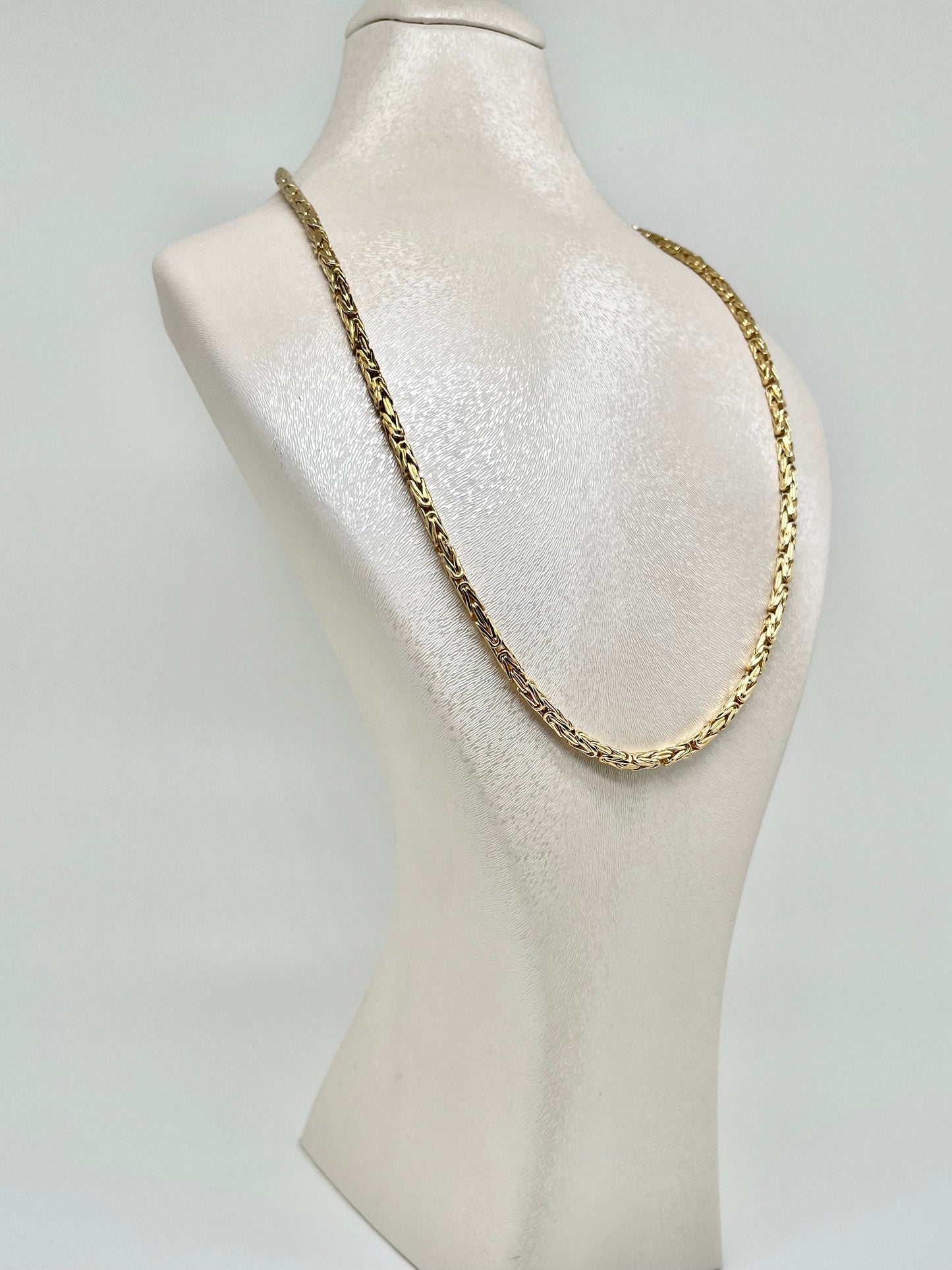 Yellow gold chain