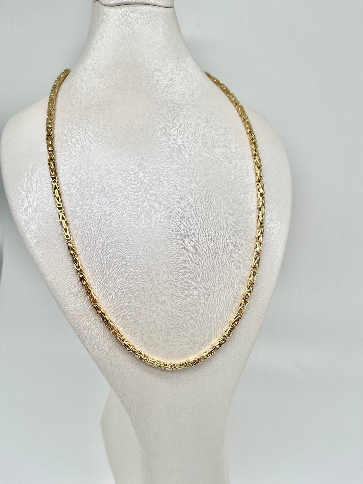 Yellow gold chain