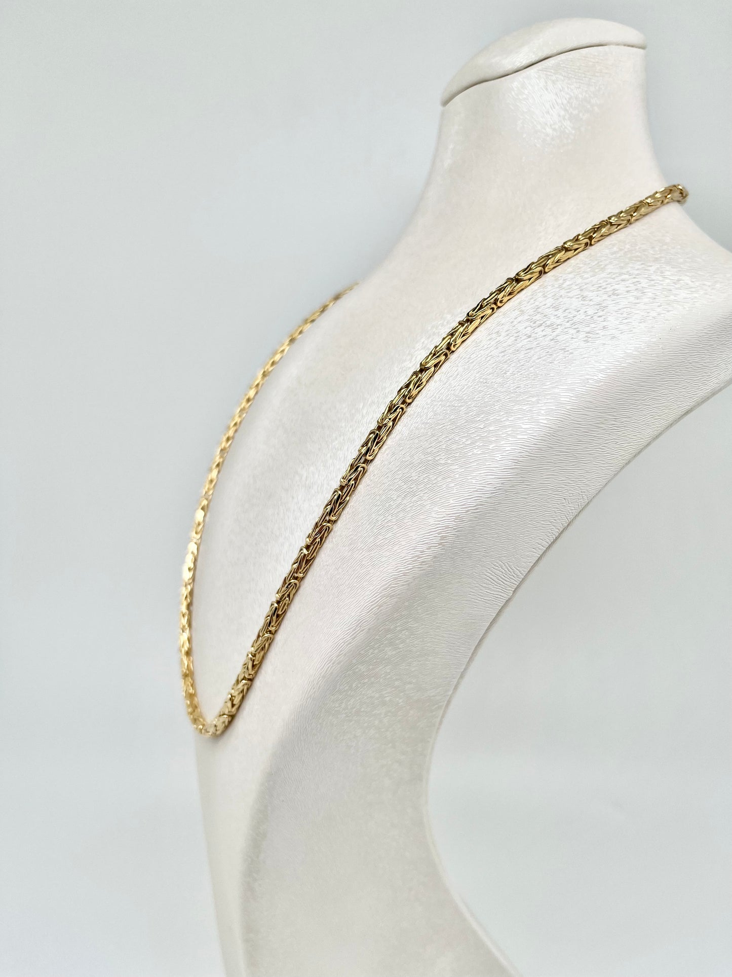 Yellow gold chain