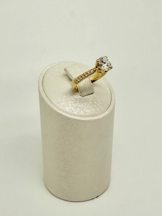 Geelgouden ring met natuurlijke diamant 