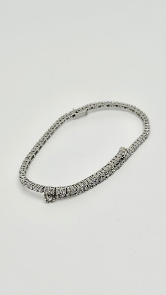 Tennis bracelet with zircon