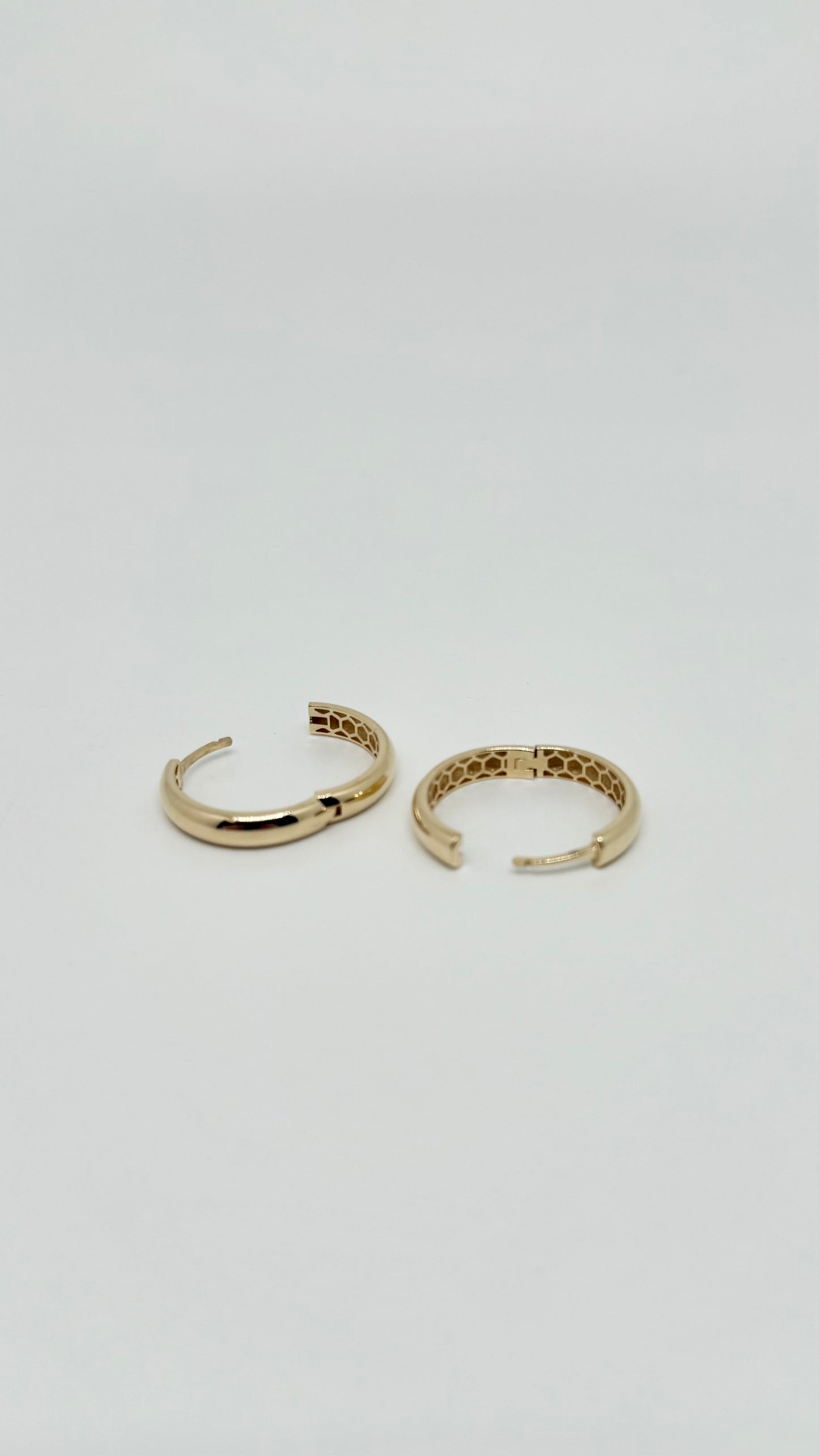 Yellow gold earrings