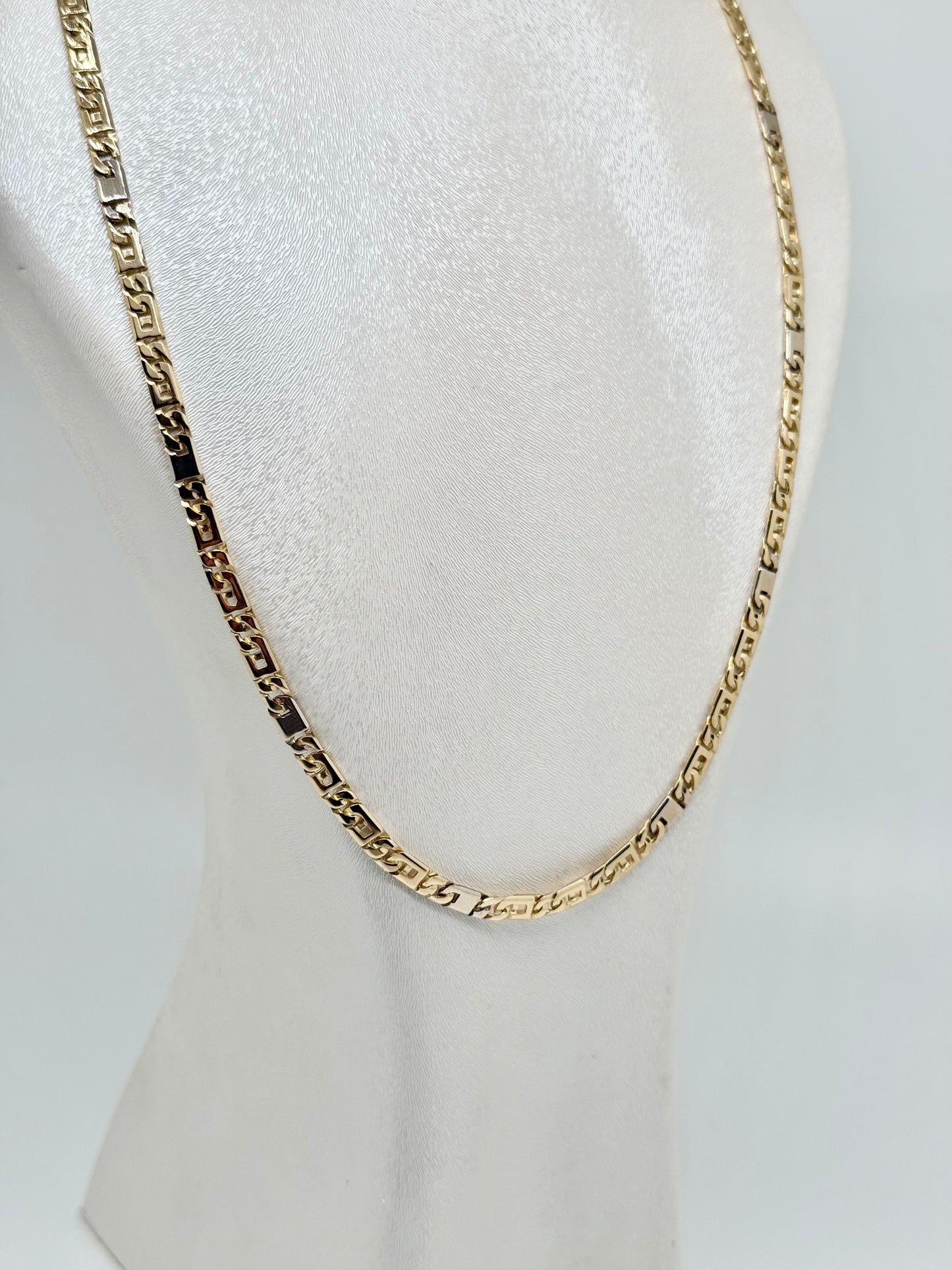 Yellow gold necklace