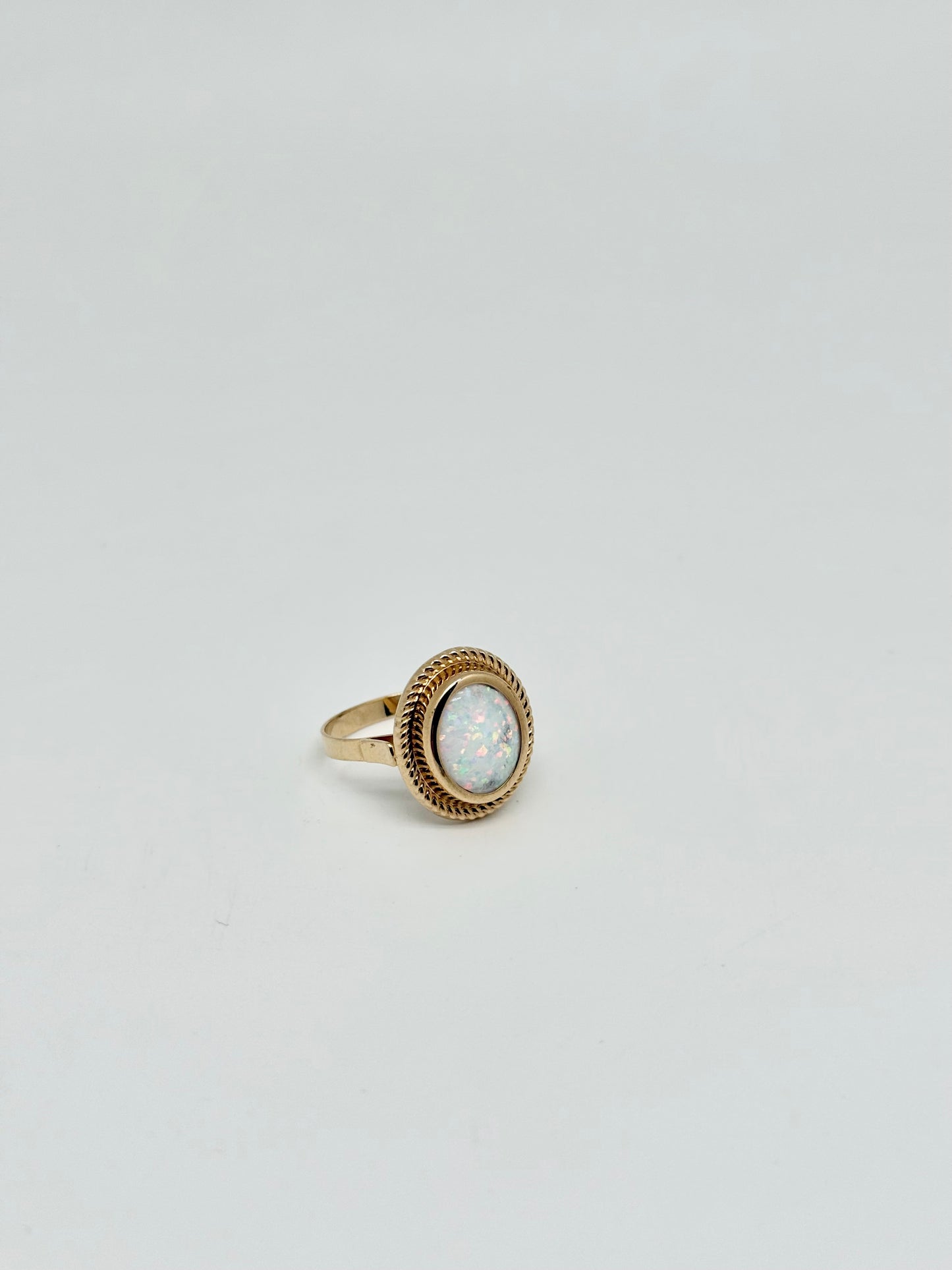 Yellow gold ring