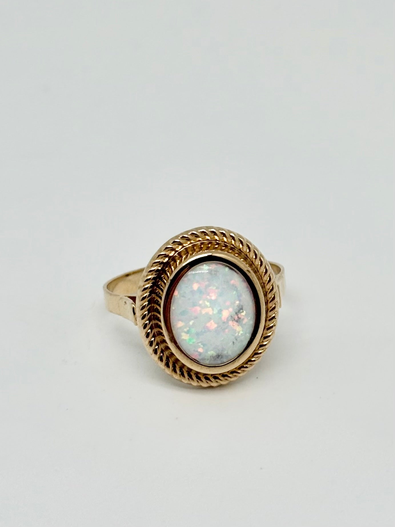 Yellow gold ring