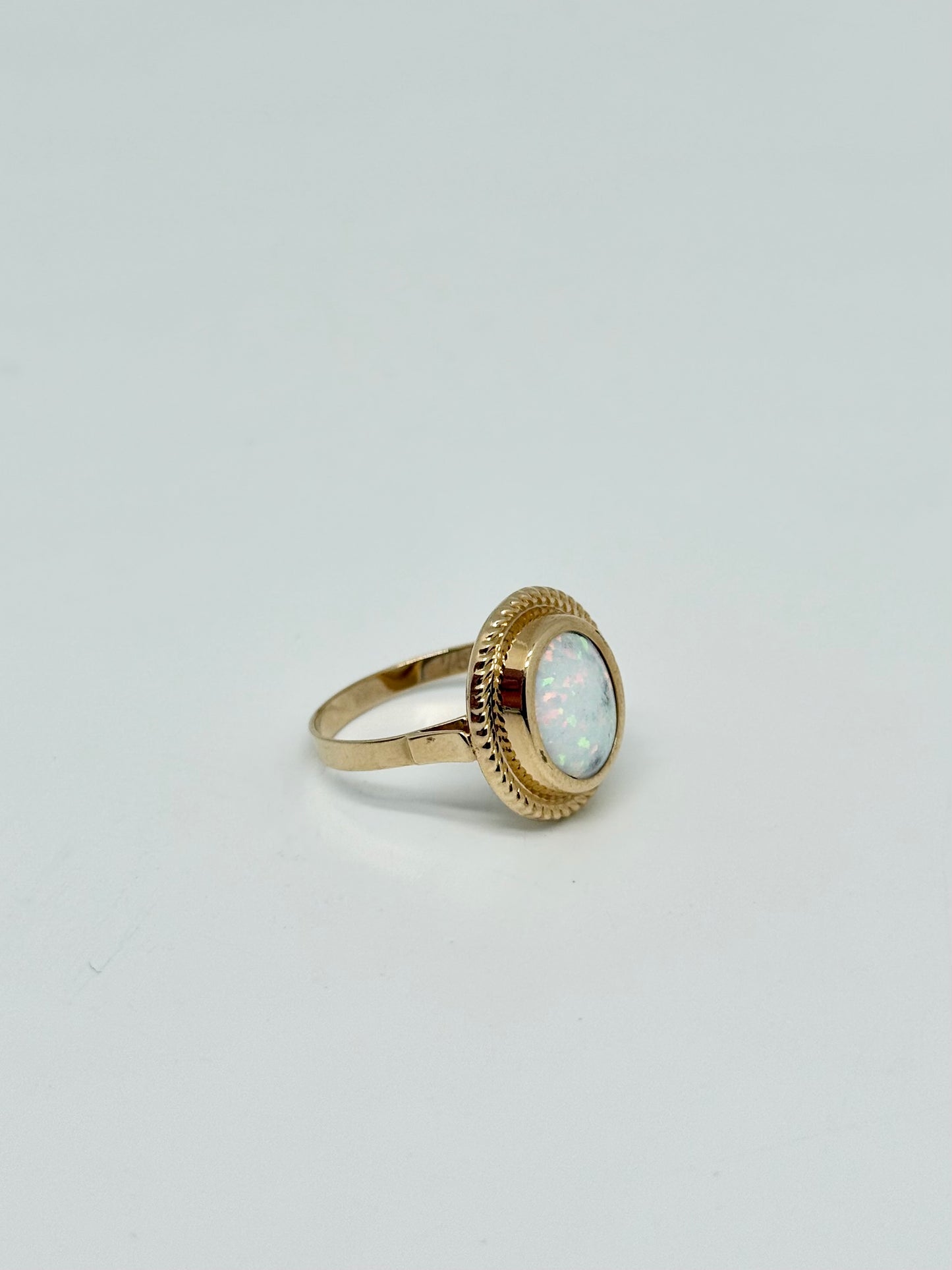 Yellow gold ring