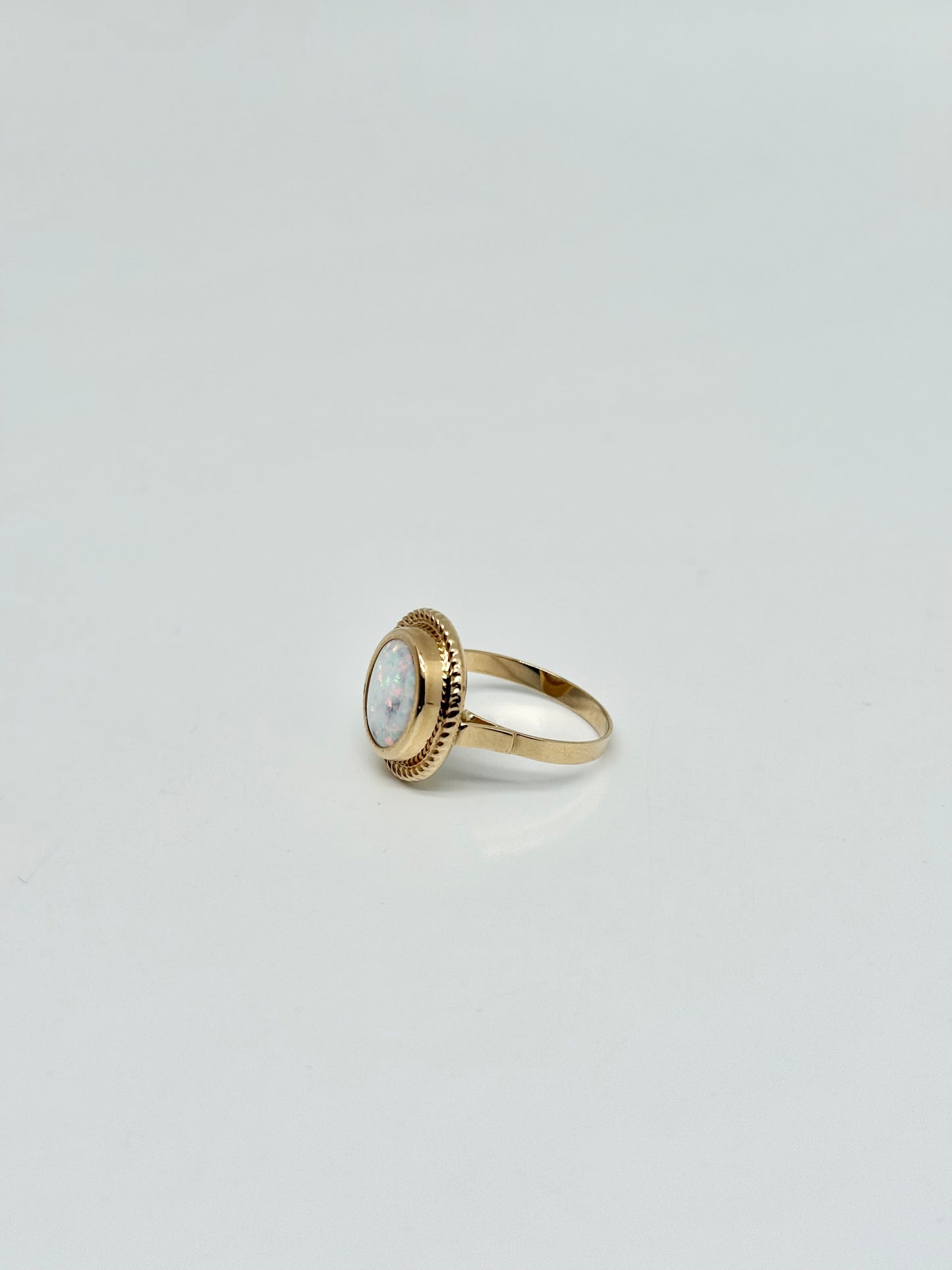 Yellow gold ring