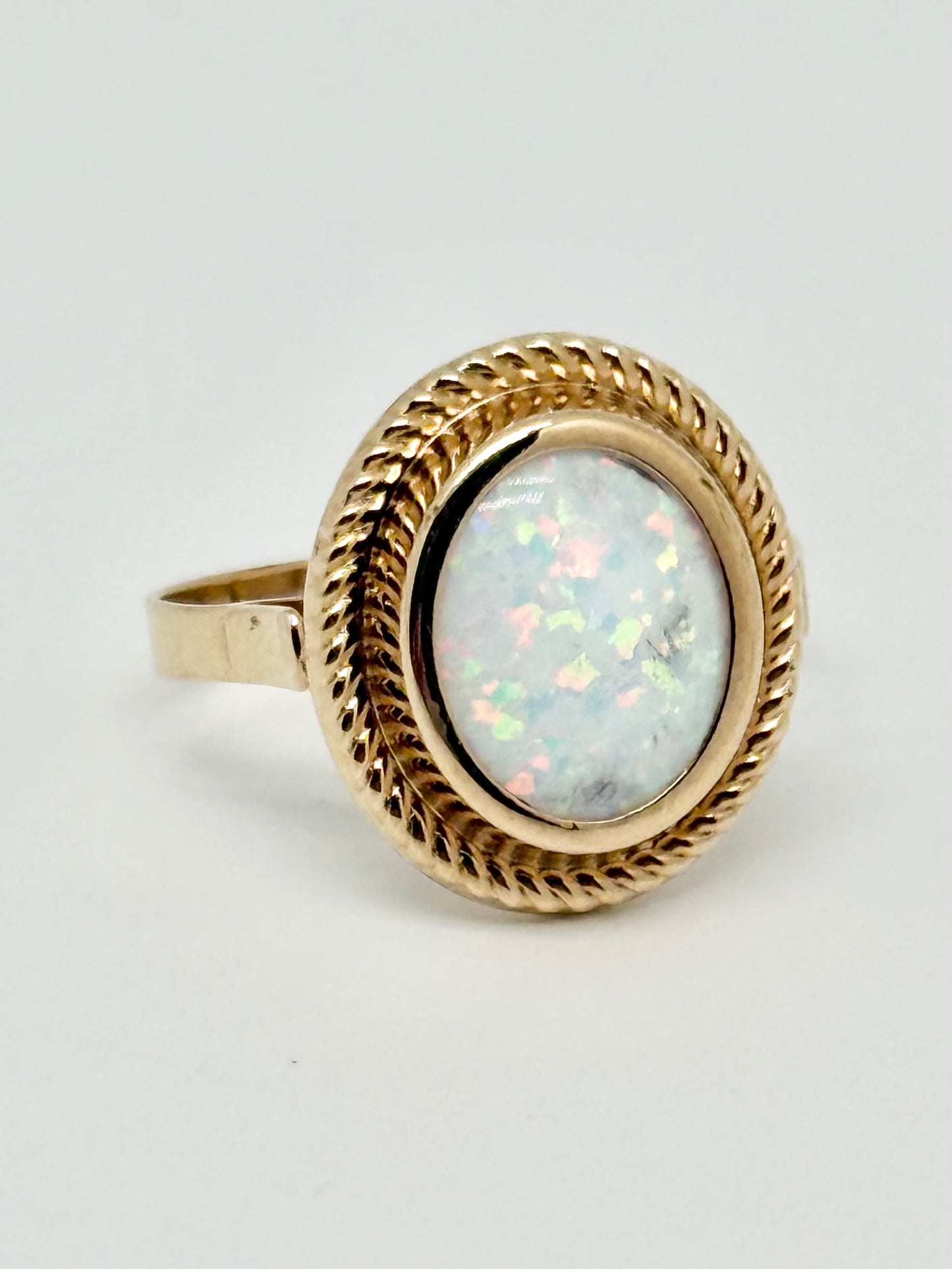 Yellow gold ring
